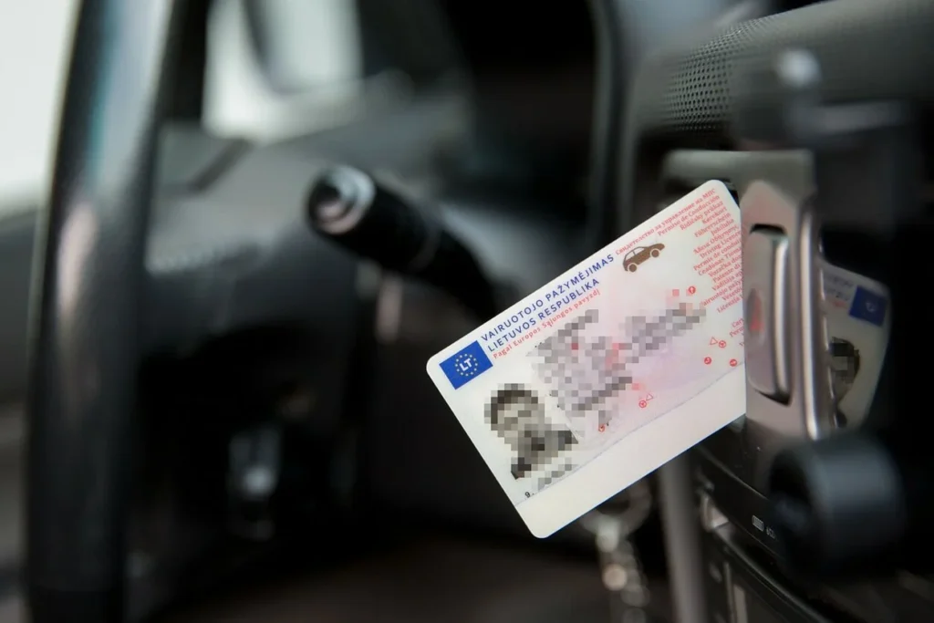 Įsigykite vairuotojo pažymėjimą Lietuvoje
