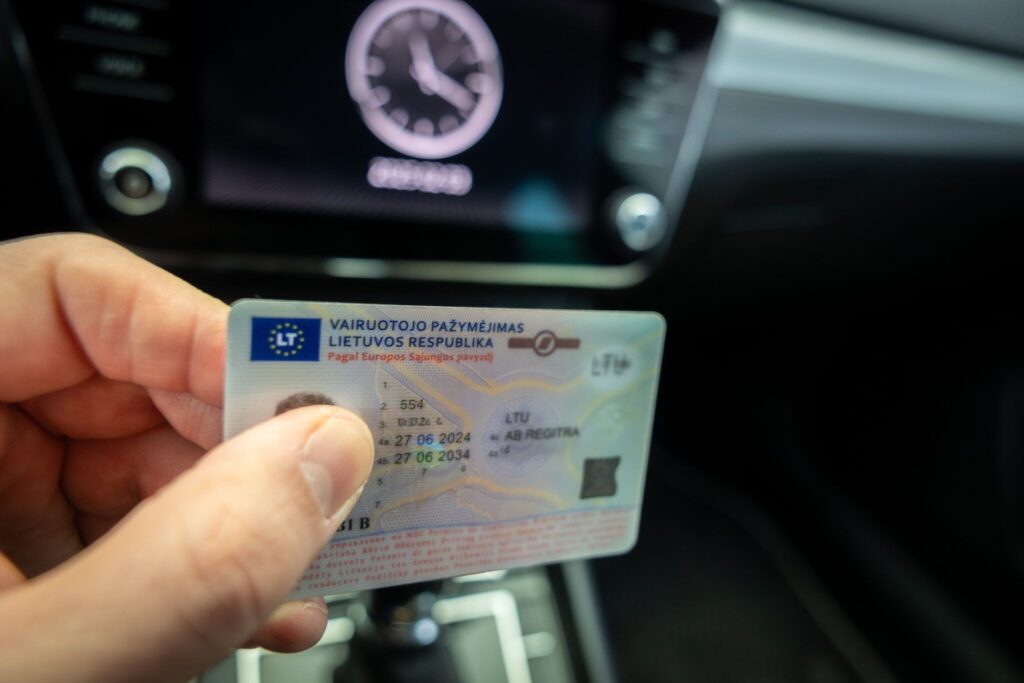 Pirkite registruotą vairuotojo pažymėjimą